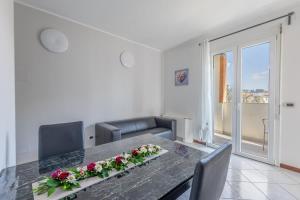 Lumina - Sunny Como Flat with Balcony