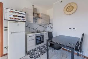 Lumina - Sunny Como Flat with Balcony