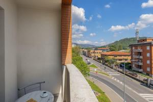 Lumina - Sunny Como Flat with Balcony