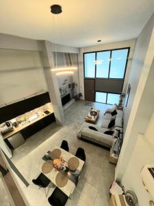 Thissio Luxury open-plan loft