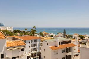 Blue Ocean Views & Central Apartment with Atlantic Breeze