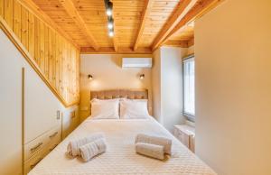 The Prinos Retreat Residence, Traditional Stone House with Rooftop Terrace, Chios