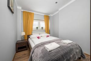 Market Square Corner Apartment Kuźnicza by Noclegi Renters
