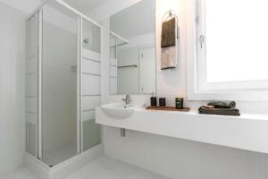 Modern 2-bed apartment with view to Clerigos Tower