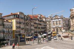 Modern 2-bed apartment with view to Clerigos Tower