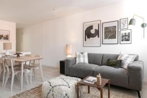 Modern 2-bed apartment with view to Clerigos Tower