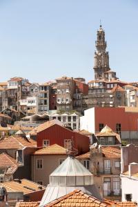 Modern 2-bed apartment with view to Clerigos Tower