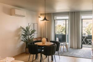 Spacious loft w. balcony in the heart of the city