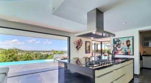 Auroa Horizon Pool Retreat