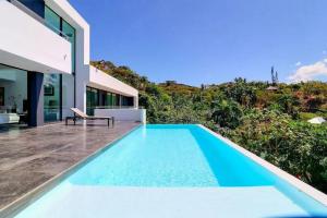Auroa Horizon Pool Retreat