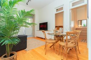 Apt with beautiful garden in the heart of the city