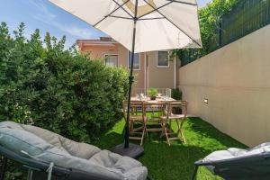 Apt with beautiful garden in the heart of the city