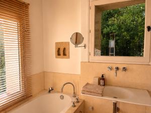 Charming villa with pool and panoramic view