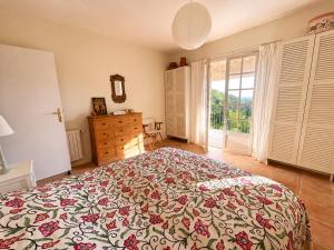 Charming villa with pool and panoramic view