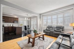 Amazing Spacious house in heart of Richmond hill