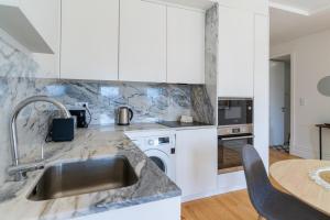 Gorgeous flat w. balcony in iconic pedestrian st