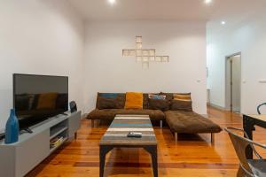 Old style fully renewed and spacious 3-bed apt