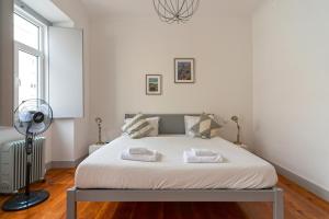 Old style fully renewed and spacious 3-bed apt