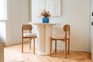 Elegant 1BR near Praca Comercio w elevator and AC