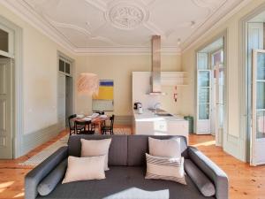 Stunning flat with private balcony in city center