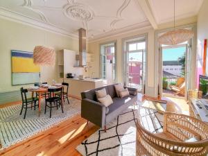 Stunning flat with private balcony in city center