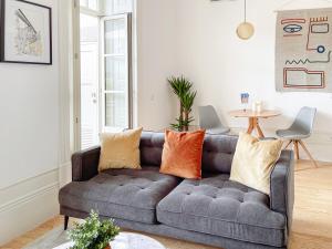 Sunny terrace apartment facing Clerigos Tower