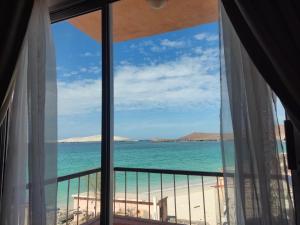 Beach Condo 7- Upper Floor near Balandra fast WiFi