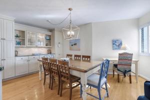Compass Point 221
