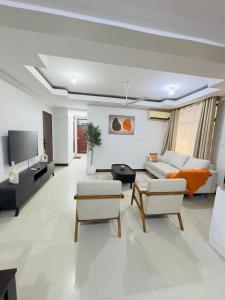 LUXIRIOUS Homes