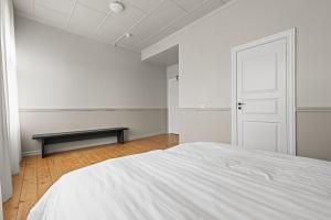 Rare gem! 3BR 3BA Downtown Apartment