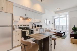 Escarpment Views - Luxury 1BR Condo - Resort-Style Amenities in North Burlington