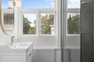 Rare gem! 3BR 3BA Downtown Apartment