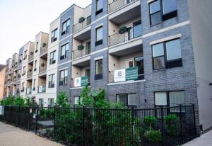 Bright and cozy 1BR inside Fairmount Square