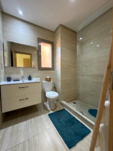 2-Bedroom Luxury Apartment with Pool and Golf Course View