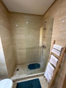 2-Bedroom Luxury Apartment with Pool and Golf Course View