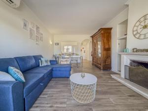 #406 Modern 1BR with Pool Near Oura Strip