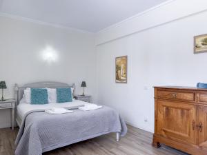 #406 Modern 1BR with Pool Near Oura Strip