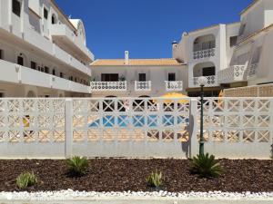 #406 Modern 1BR with Pool Near Oura Strip