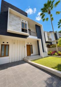 Saren Loka, Serene Hillside Residence