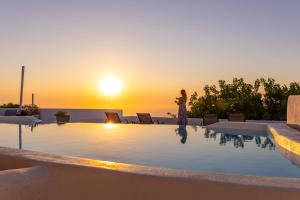 Loft Kaves Pool & Bar Suites
