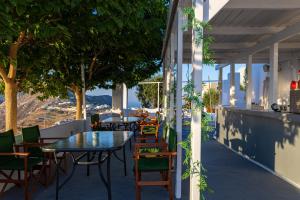 Loft Kaves Pool & Bar Suites