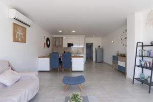 #412 Poolside Stay 1BR Near Oura & Beaches