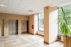 Park Mirowski Central Apartment by BookingHost