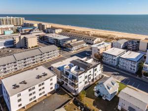 Beach Getaway South - Ocean View Sky Lounge, Hot Tub, Game Room