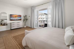 Beach Getaway South - Ocean View Sky Lounge, Hot Tub, Game Room