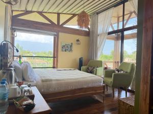 Moyoni Africa Lodge & Tours