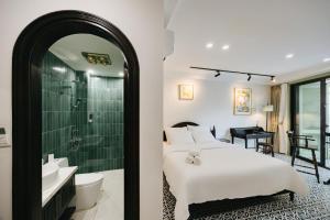 The Good Vibes - 5BR House - Heart of Hanoi - Steps to Hoan Kiem Lake
