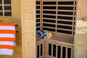 Ultimate Group Manor: Cold Plunge + Arcade + Sauna