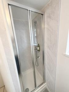 Large 5BR Home - Stratford - 3 Min to Elizabeth Line