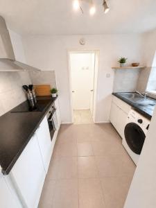 Large 5BR Home - Stratford - 3 Min to Elizabeth Line